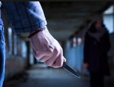 Ηράκλειο: Εφιάλτης για νεαρό ζευγάρι - Πάλεψε με πρόσφυγα ο οποίος με μαχαίρι επιχείρησε να τους ληστέψει